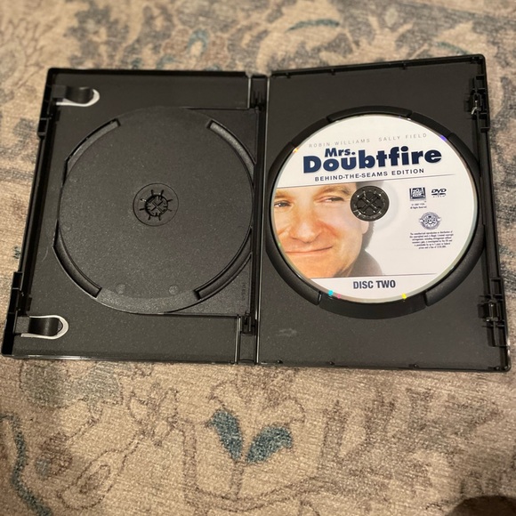 {Mrs. Doubtfire} DVD Behind the Seams edition, excellent used condition 1993 - Picture 5 of 6